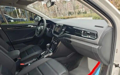 Volkswagen T-Roc I, 2021 год, 1 300 000 рублей, 17 фотография