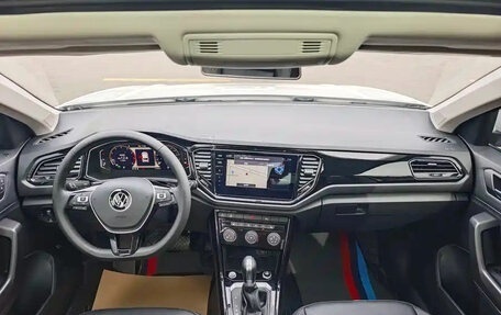 Volkswagen T-Roc I, 2021 год, 1 300 000 рублей, 12 фотография