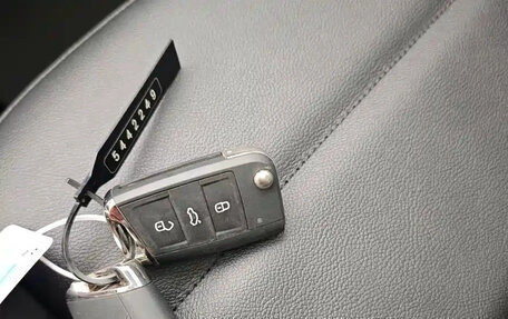 Volkswagen T-Roc I, 2021 год, 1 300 000 рублей, 22 фотография