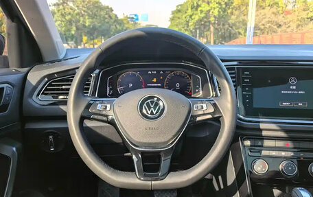 Volkswagen T-Roc I, 2021 год, 1 300 000 рублей, 14 фотография