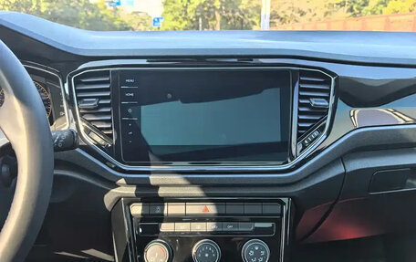 Volkswagen T-Roc I, 2021 год, 1 300 000 рублей, 15 фотография