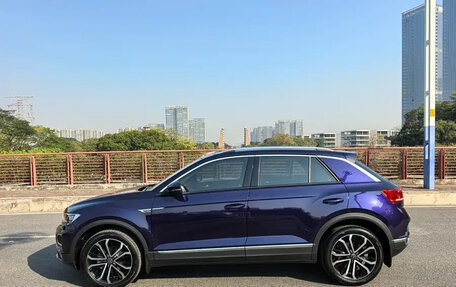 Volkswagen T-Roc I, 2021 год, 1 300 000 рублей, 21 фотография