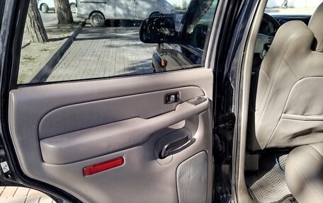 Chevrolet Tahoe II, 2004 год, 750 000 рублей, 21 фотография