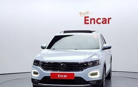 Volkswagen T-Roc I, 2021 год, 2 010 000 рублей, 2 фотография