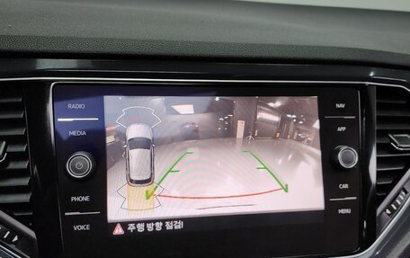 Volkswagen T-Roc I, 2021 год, 2 010 000 рублей, 18 фотография