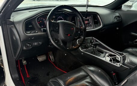 Dodge Challenger III рестайлинг 2, 2017 год, 3 300 000 рублей, 4 фотография