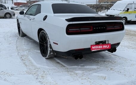 Dodge Challenger III рестайлинг 2, 2017 год, 3 300 000 рублей, 5 фотография