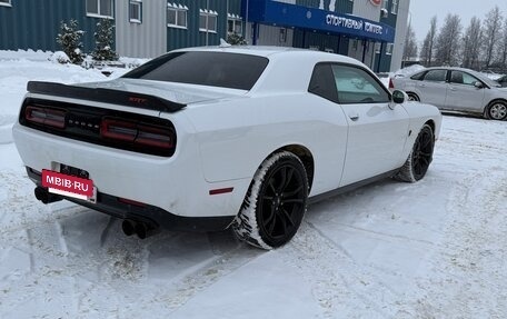 Dodge Challenger III рестайлинг 2, 2017 год, 3 300 000 рублей, 6 фотография
