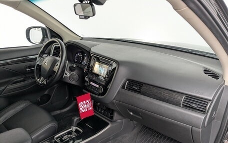 Mitsubishi Outlander III рестайлинг 3, 2017 год, 1 945 000 рублей, 2 фотография