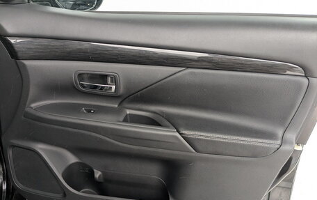 Mitsubishi Outlander III рестайлинг 3, 2017 год, 1 945 000 рублей, 16 фотография