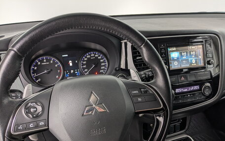 Mitsubishi Outlander III рестайлинг 3, 2017 год, 1 945 000 рублей, 7 фотография