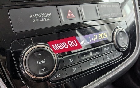 Mitsubishi Outlander III рестайлинг 3, 2017 год, 1 945 000 рублей, 6 фотография