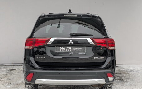 Mitsubishi Outlander III рестайлинг 3, 2017 год, 1 945 000 рублей, 14 фотография