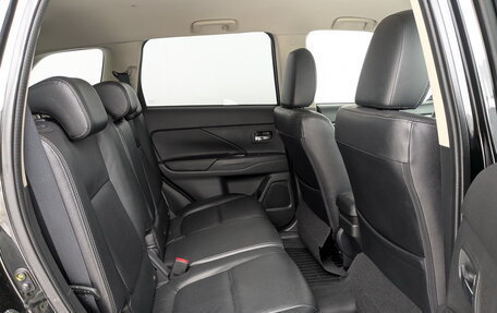 Mitsubishi Outlander III рестайлинг 3, 2017 год, 1 945 000 рублей, 29 фотография