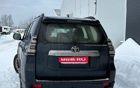 Toyota Land Cruiser Prado 150 рестайлинг 2, 2020 год, 5 600 000 рублей, 3 фотография