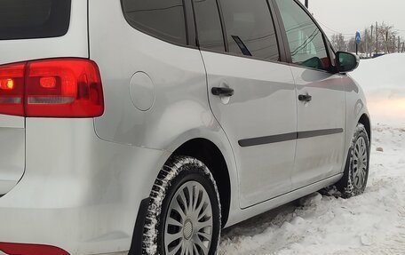 Volkswagen Touran III, 2012 год, 980 000 рублей, 3 фотография