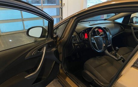 Opel Astra J, 2013 год, 588 000 рублей, 21 фотография