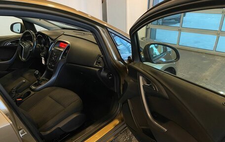 Opel Astra J, 2013 год, 588 000 рублей, 27 фотография