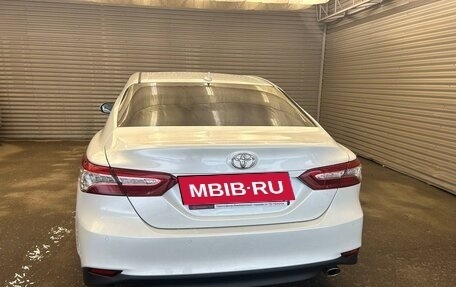 Toyota Camry, 2022 год, 3 600 000 рублей, 5 фотография