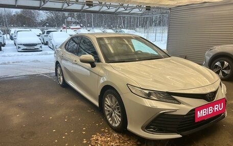 Toyota Camry, 2022 год, 3 600 000 рублей, 2 фотография