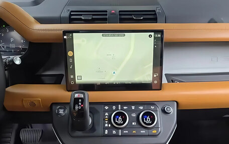 Land Rover Defender II, 2023 год, 10 220 000 рублей, 8 фотография