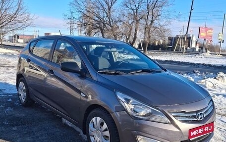 Hyundai Solaris II рестайлинг, 2015 год, 1 150 000 рублей, 1 фотография