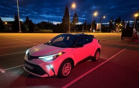 Toyota C-HR I рестайлинг, 2023 год, 4 500 000 рублей, 3 фотография