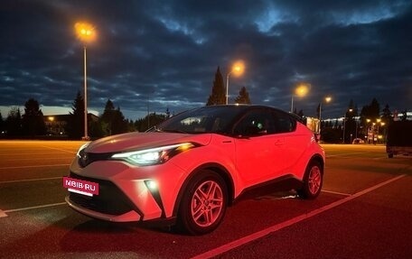 Toyota C-HR I рестайлинг, 2023 год, 4 500 000 рублей, 2 фотография