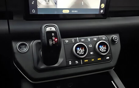 Land Rover Defender II, 2021 год, 8 500 000 рублей, 10 фотография