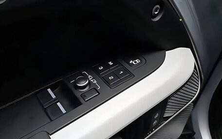 Land Rover Defender II, 2021 год, 8 500 000 рублей, 14 фотография