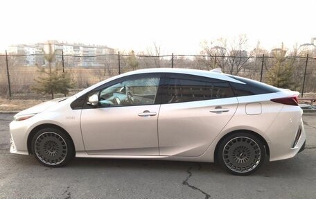 Toyota Prius IV XW50, 2017 год, 2 199 999 рублей, 6 фотография