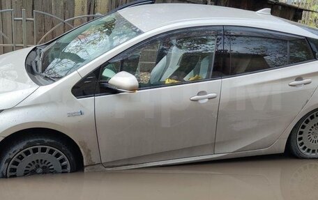 Toyota Prius IV XW50, 2017 год, 2 199 999 рублей, 8 фотография