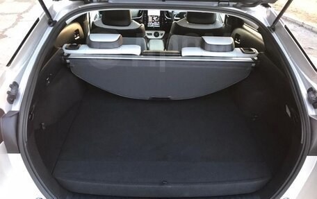 Toyota Prius IV XW50, 2017 год, 2 199 999 рублей, 13 фотография