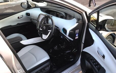 Toyota Prius IV XW50, 2017 год, 2 199 999 рублей, 9 фотография