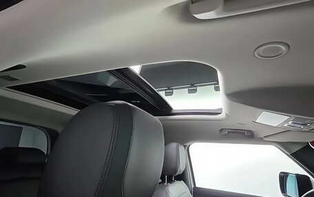 Land Rover Defender II, 2022 год, 8 800 000 рублей, 13 фотография