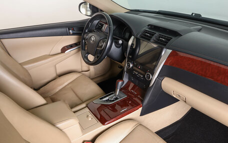 Toyota Camry, 2012 год, 1 999 000 рублей, 13 фотография