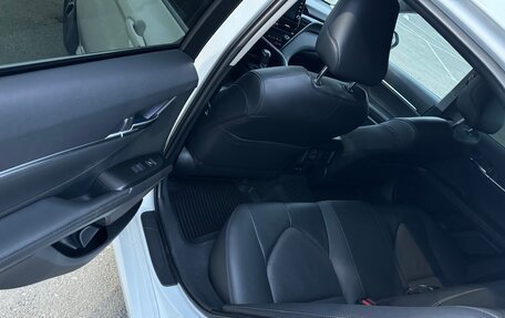 Toyota Camry, 2021 год, 2 850 000 рублей, 6 фотография