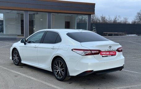 Toyota Camry, 2021 год, 2 850 000 рублей, 4 фотография