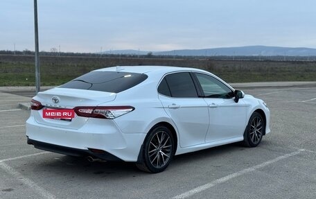 Toyota Camry, 2021 год, 2 850 000 рублей, 3 фотография