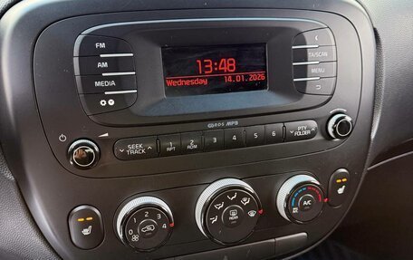 KIA Soul II рестайлинг, 2014 год, 990 000 рублей, 16 фотография