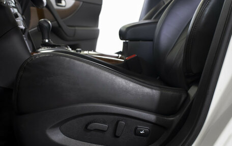 Infiniti QX70, 2016 год, 2 438 000 рублей, 15 фотография