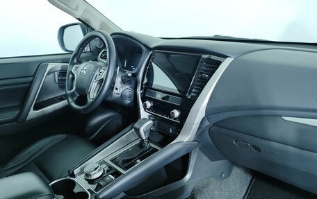 Mitsubishi Pajero Sport III рестайлинг, 2020 год, 3 955 000 рублей, 24 фотография