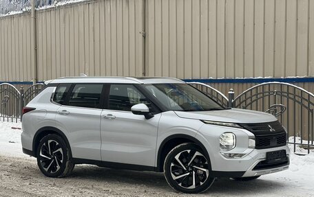 Mitsubishi Outlander, 2022 год, 3 990 000 рублей, 1 фотография