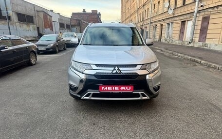 Mitsubishi Outlander III рестайлинг 3, 2018 год, 1 620 000 рублей, 1 фотография