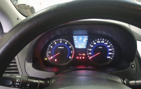 Hyundai Solaris II рестайлинг, 2013 год, 1 000 000 рублей, 6 фотография