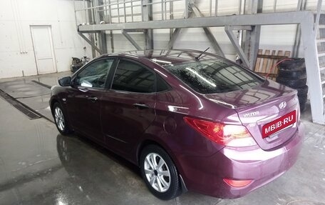 Hyundai Solaris II рестайлинг, 2013 год, 1 000 000 рублей, 3 фотография