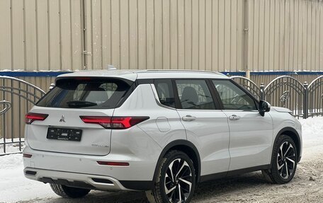 Mitsubishi Outlander, 2022 год, 3 990 000 рублей, 5 фотография