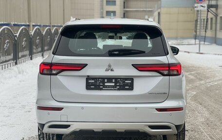 Mitsubishi Outlander, 2022 год, 3 990 000 рублей, 6 фотография