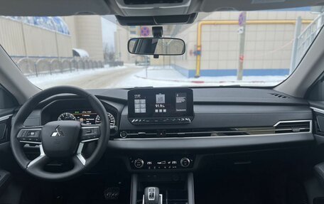 Mitsubishi Outlander, 2022 год, 3 990 000 рублей, 25 фотография