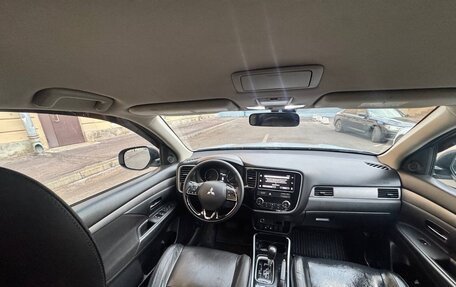 Mitsubishi Outlander III рестайлинг 3, 2018 год, 1 620 000 рублей, 7 фотография